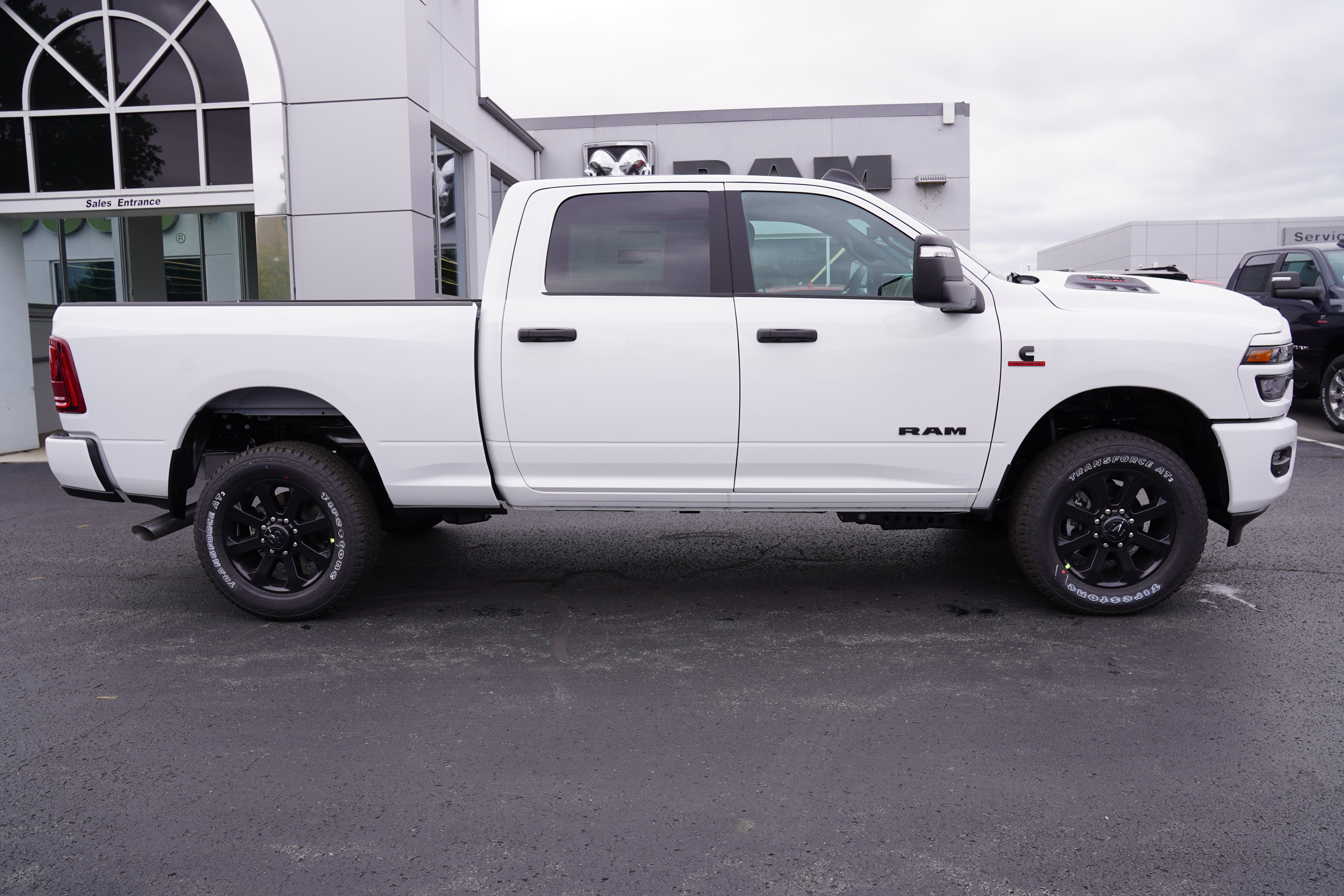 New 2027 Ram 2500 BIG HORN CREW CAB 4X4 6'4 BOX Pickup