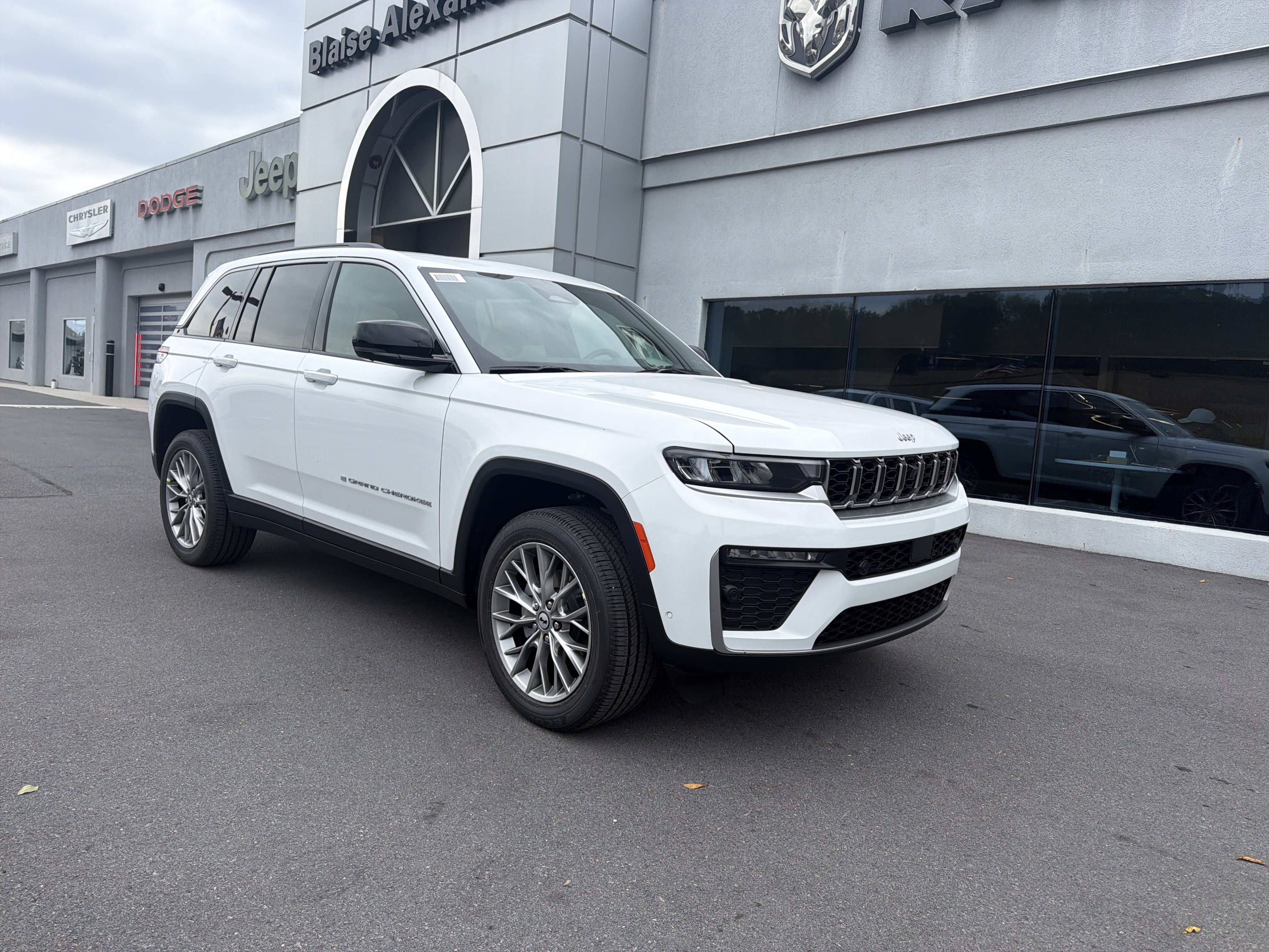 New 2027 Jeep Grand Cherokee LIMITED 4X4 Sport Utility