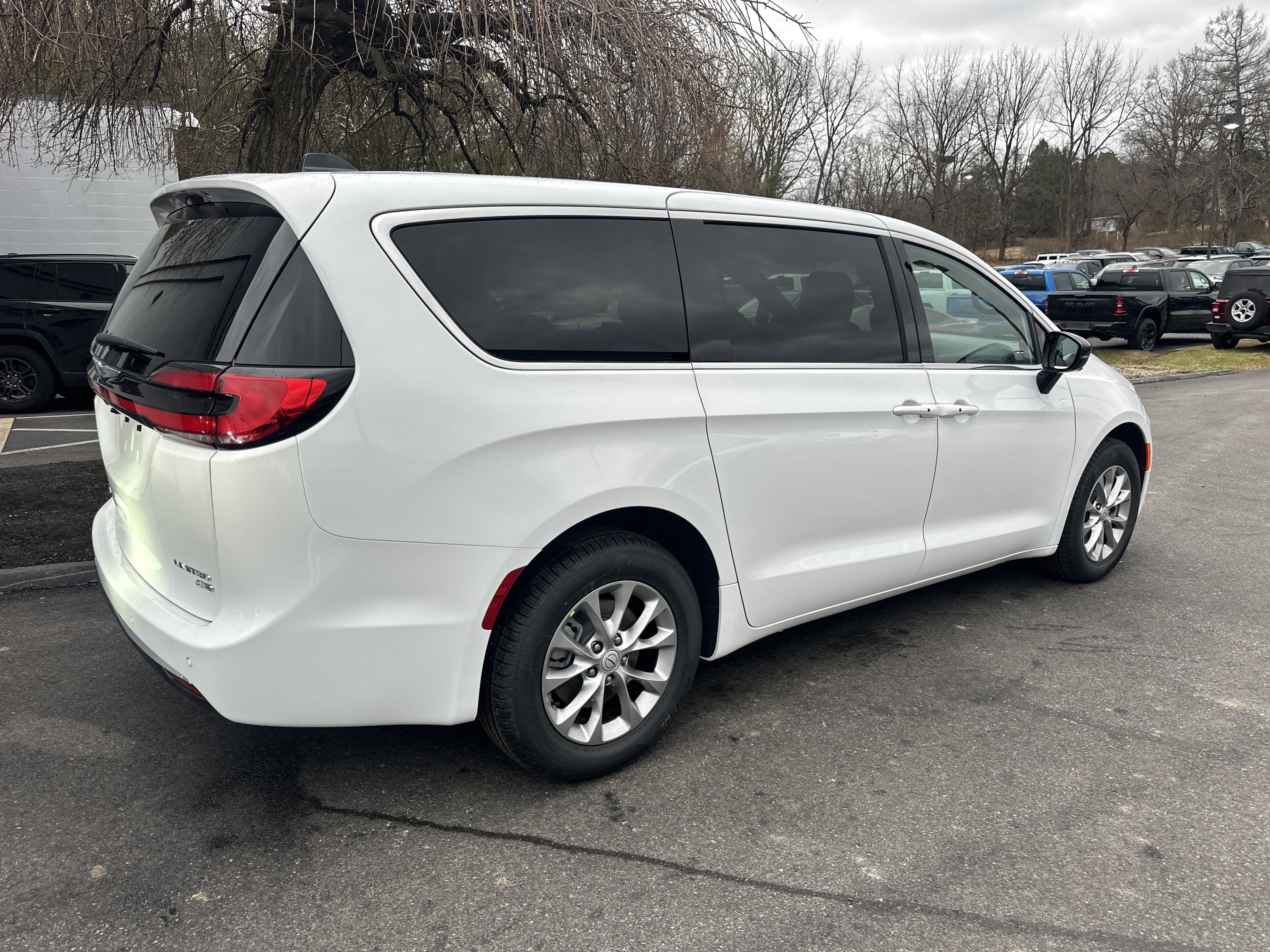 New 2026 Chrysler Pacifica LIMITED AWD Passenger Van