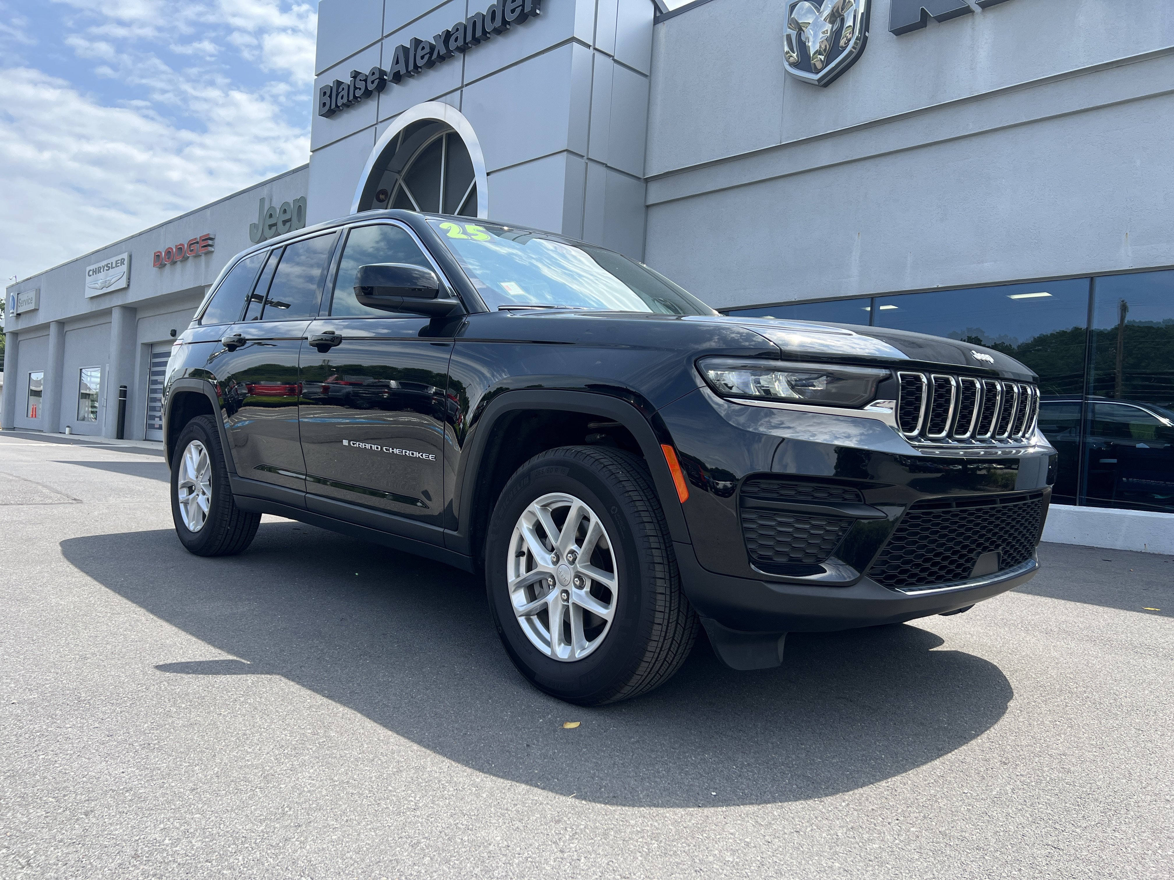 2025 Jeep Grand Cherokee Laredo SUV