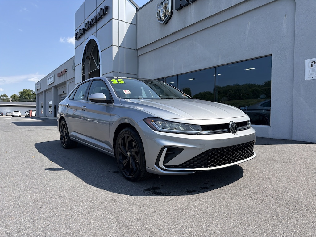 Used 2025 Volkswagen Jetta 1.5T SE Sedan