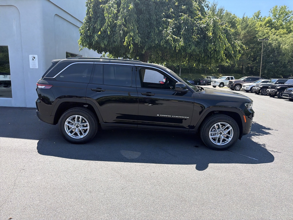 New 2026 Jeep Grand Cherokee LAREDO X 4X4 Sport Utility