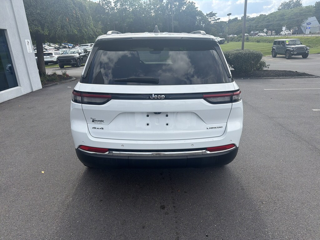Used 2023 Jeep Grand Cherokee Laredo SUV