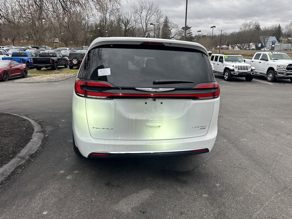New 2026 Chrysler Pacifica LIMITED AWD Passenger Van