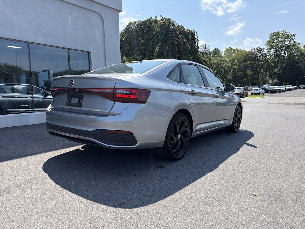 Used 2025 Volkswagen Jetta 1.5T SE Sedan