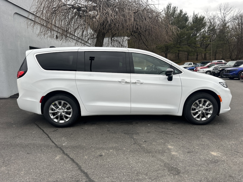 New 2026 Chrysler Pacifica LIMITED AWD Passenger Van