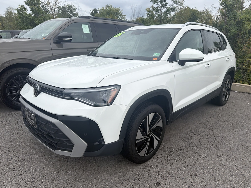 Used 2025 Volkswagen Taos SE SUV