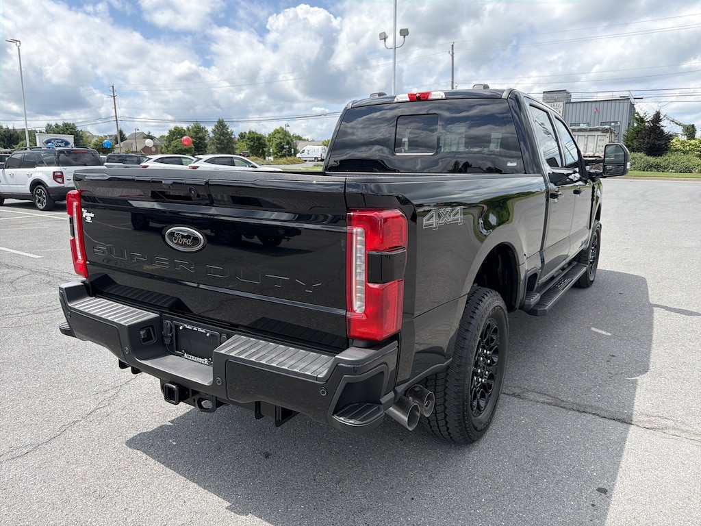 New 2026 Ford F-250 LARIAT Truck Crew Cab