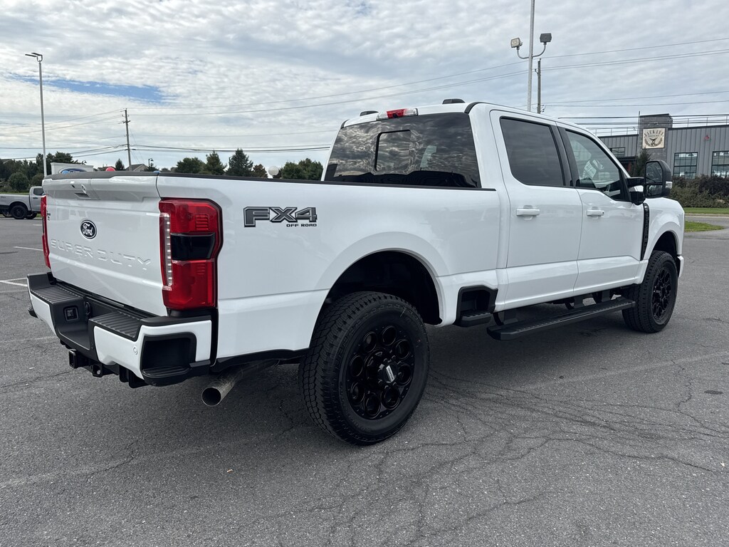 New 2027 Ford Super Duty XLT TRUCK