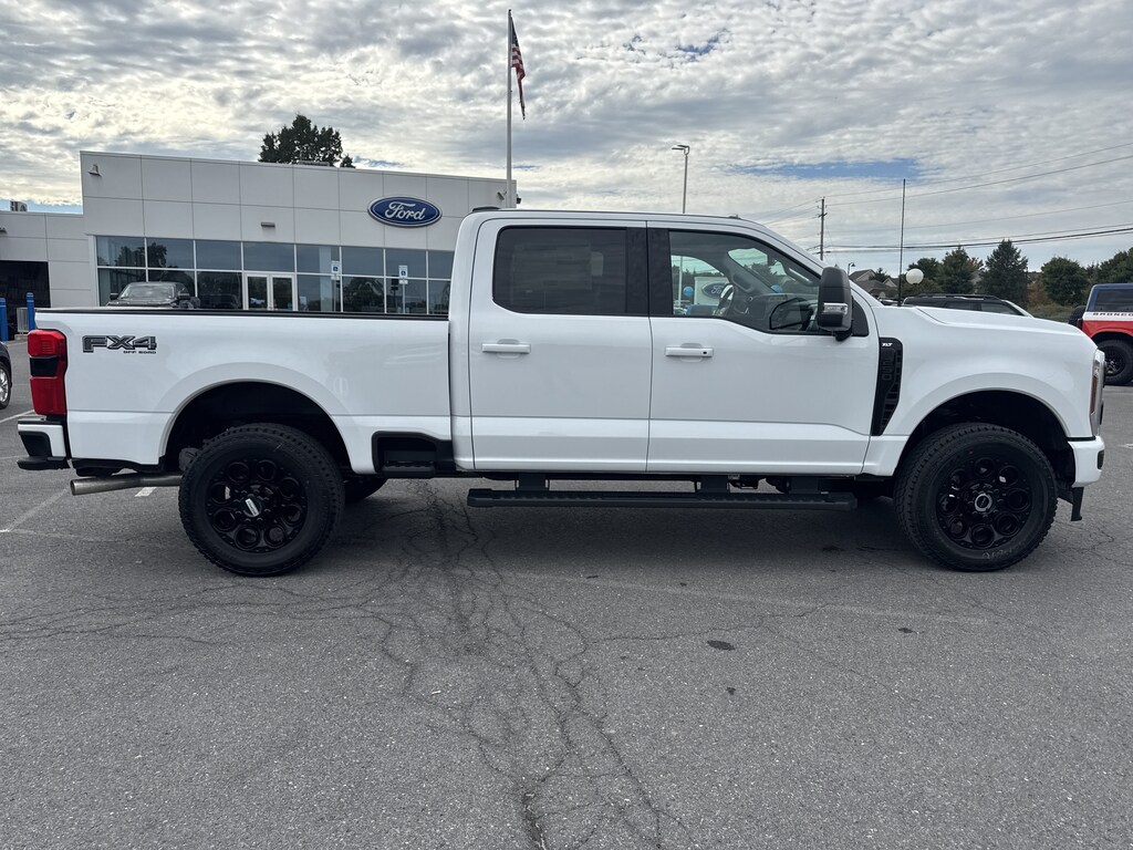 New 2027 Ford Super Duty XLT TRUCK