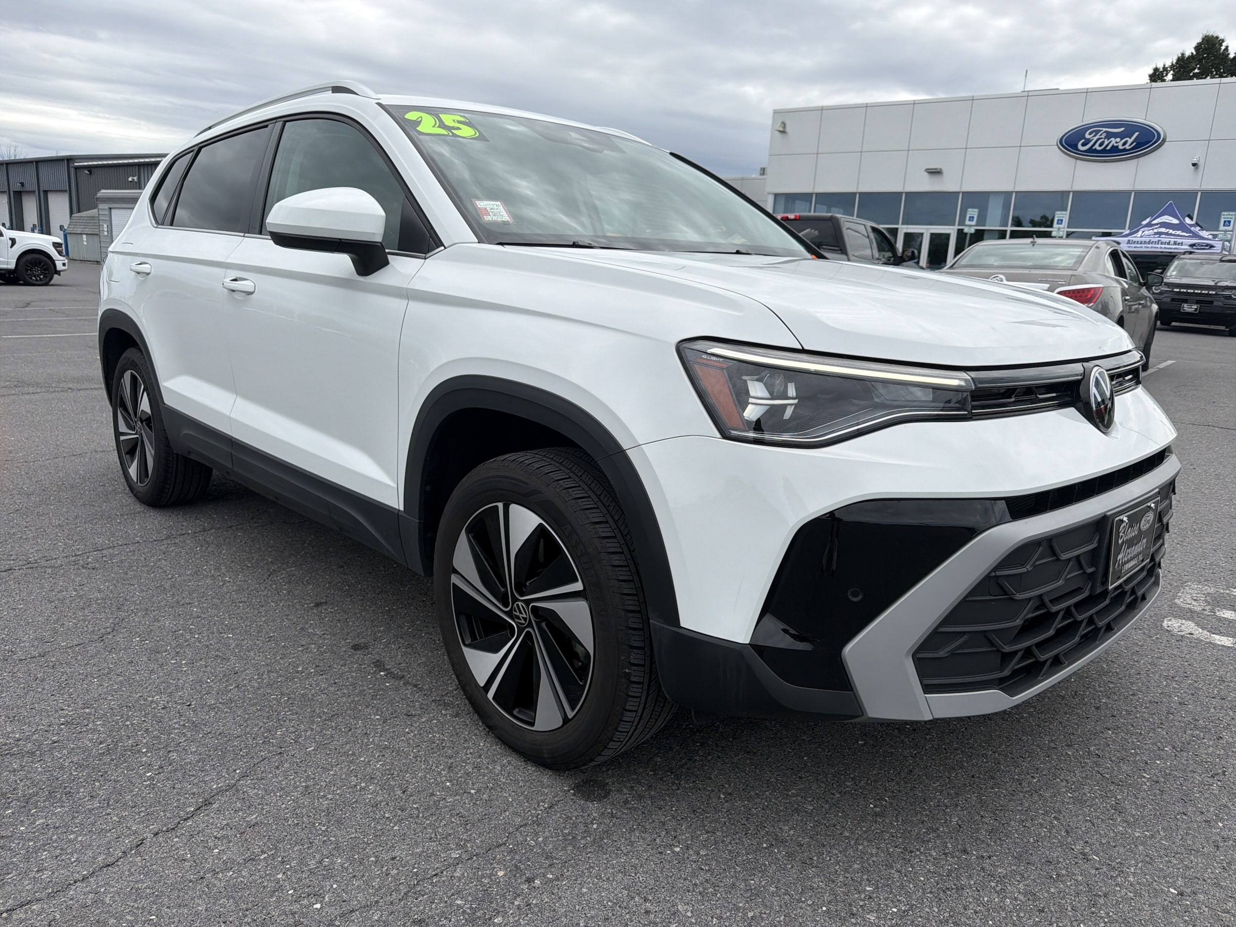 2025 Volkswagen Taos