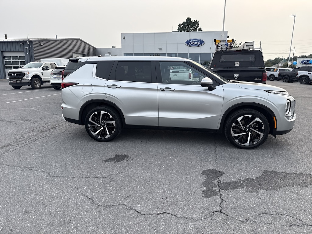 Used 2024 Mitsubishi Outlander SE SUV