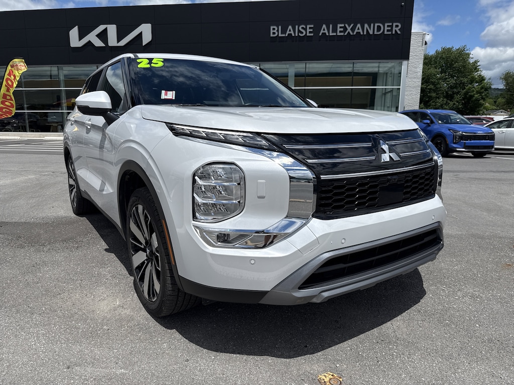 Used 2025 Mitsubishi Outlander SE SUV