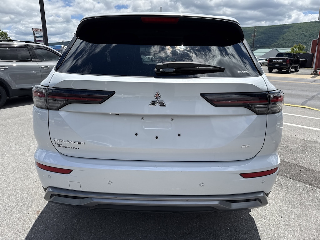 Used 2025 Mitsubishi Outlander SE SUV