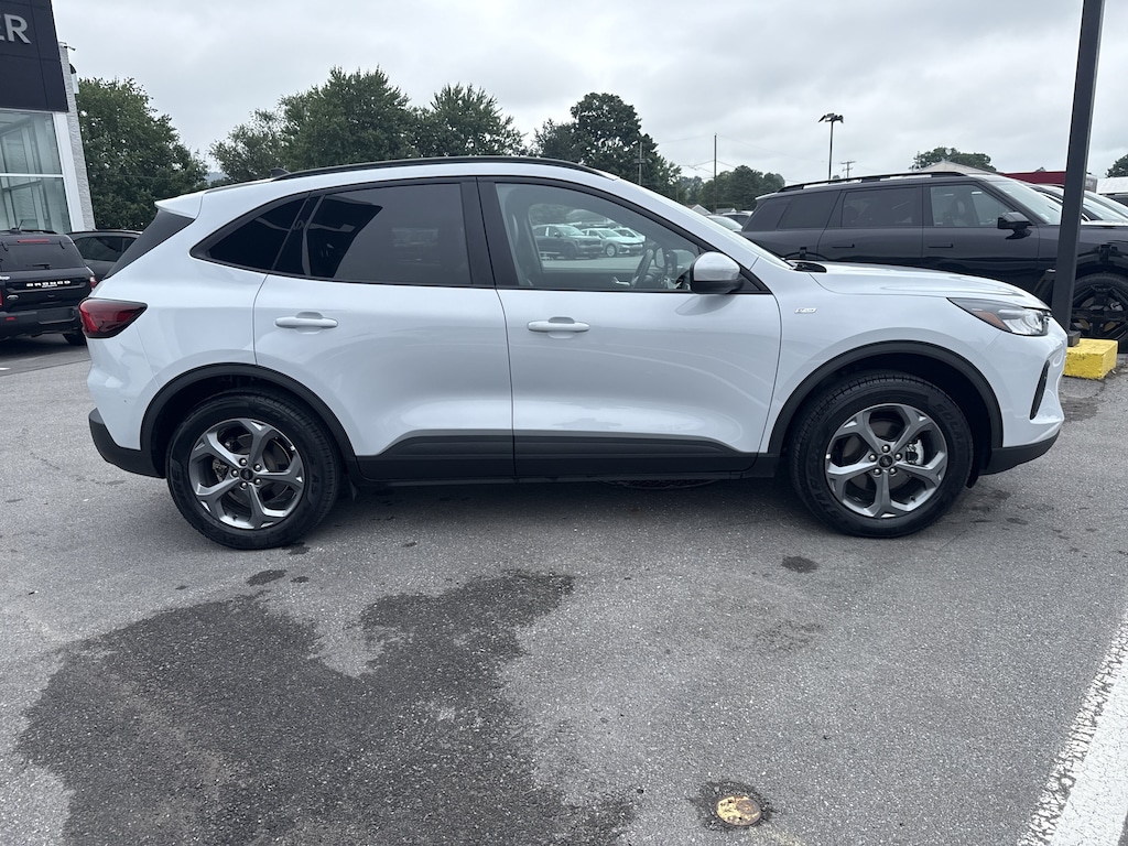 Used 2025 Ford Escape ST-Line Select SUV