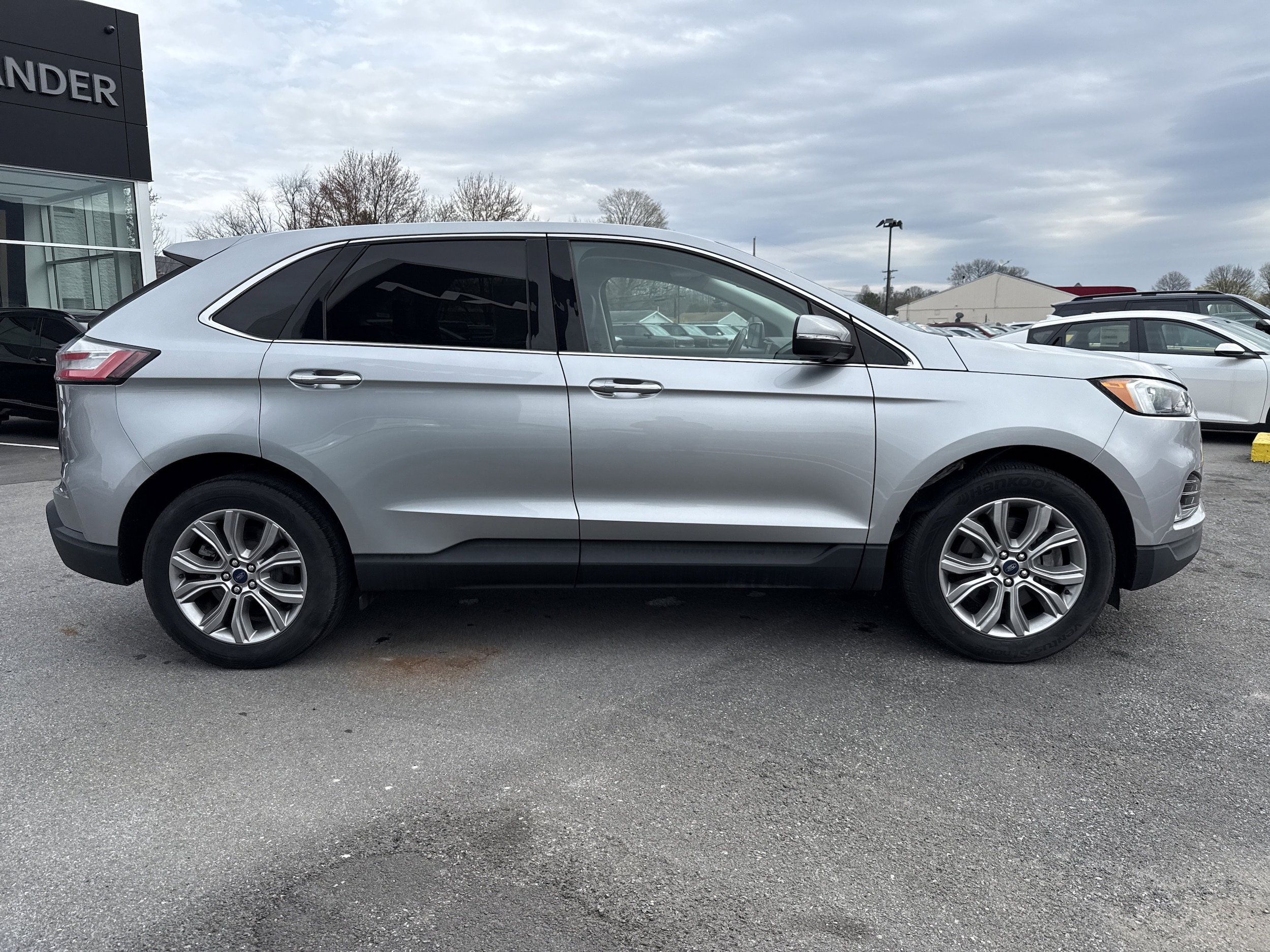 2022 Ford Edge Titanium - Photo 2