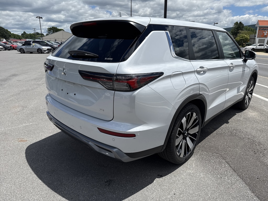 Used 2025 Mitsubishi Outlander SE SUV