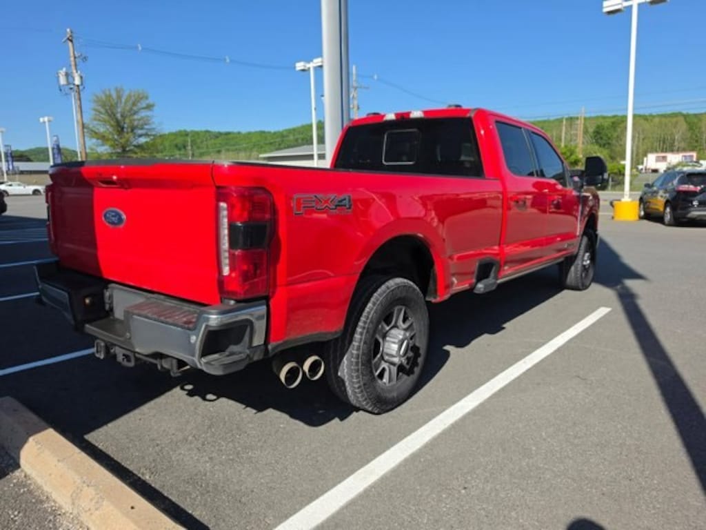 Used 2023 Ford Super Duty F-350 SRW LARIAT Truck Crew Cab