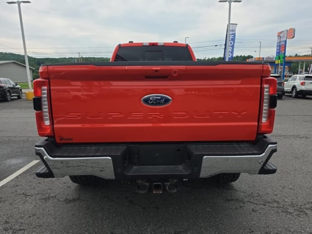 Used 2023 Ford Super Duty F-350 SRW LARIAT Truck Crew Cab