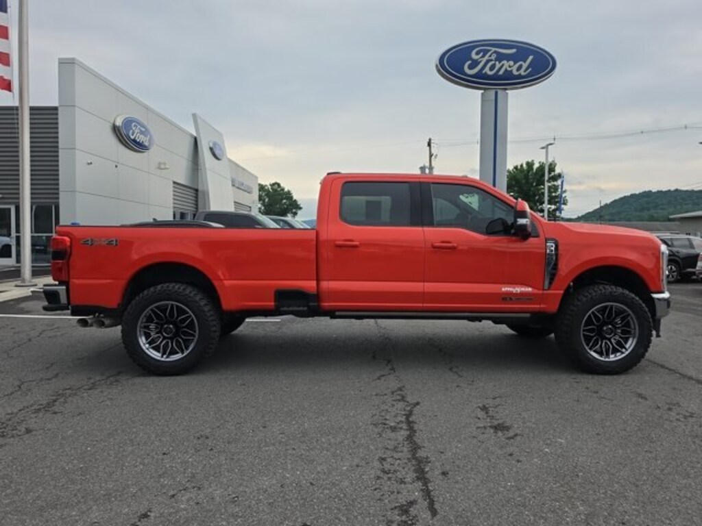 Used 2023 Ford Super Duty F-350 SRW LARIAT Truck Crew Cab