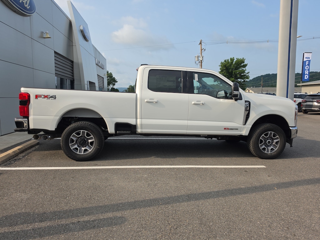 New 2026 Ford Super Duty F-350 LARIAT Truck Crew Cab