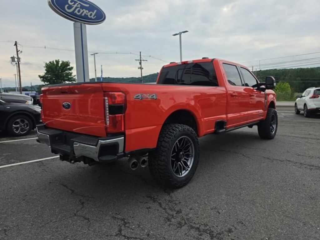 Used 2023 Ford Super Duty F-350 SRW LARIAT Truck Crew Cab