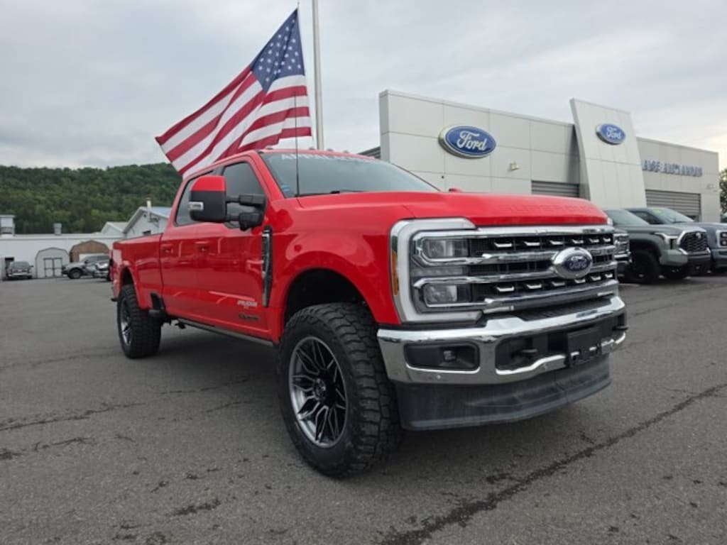 Used 2023 Ford Super Duty F-350 SRW LARIAT Truck Crew Cab