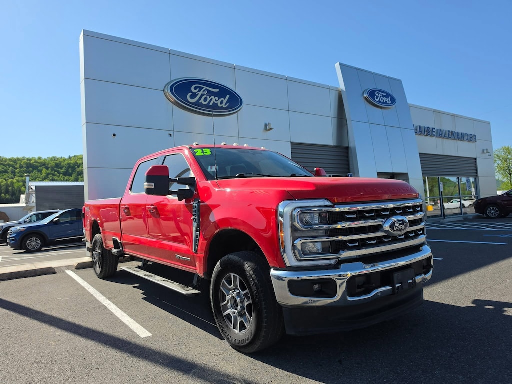 Used 2023 Ford Super Duty F-350 SRW LARIAT Truck Crew Cab