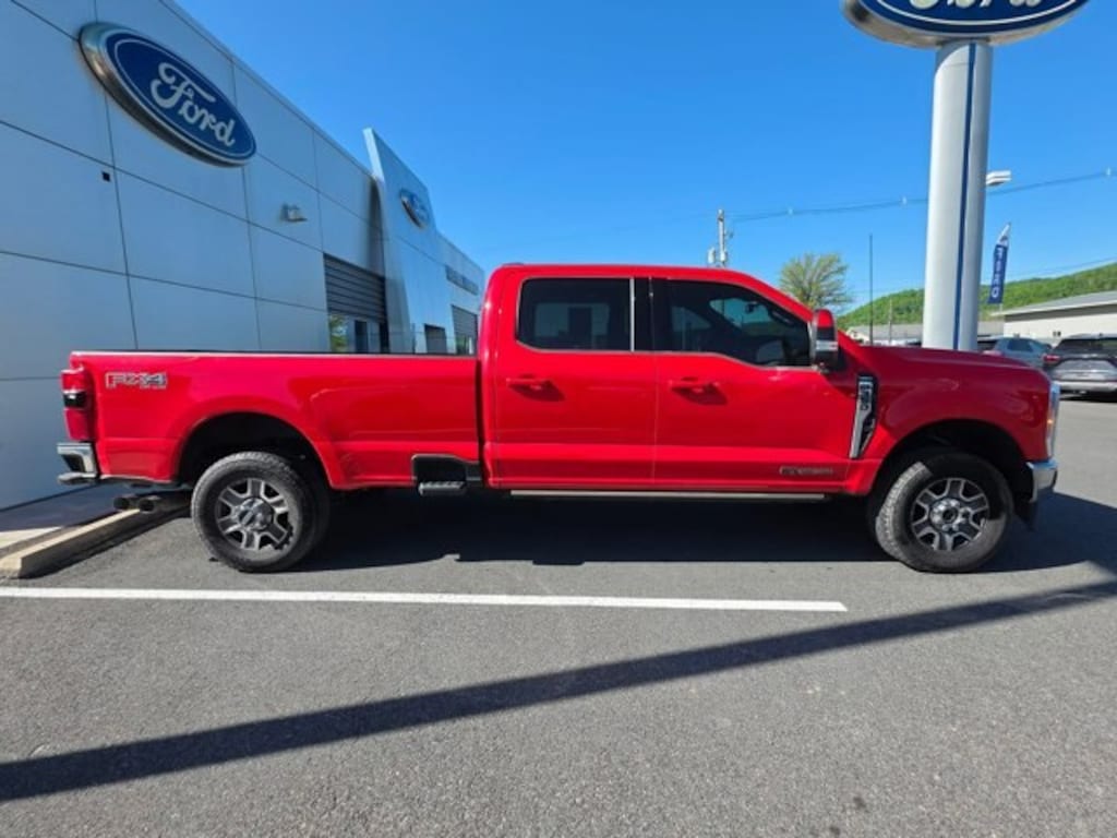 Used 2023 Ford Super Duty F-350 SRW LARIAT Truck Crew Cab