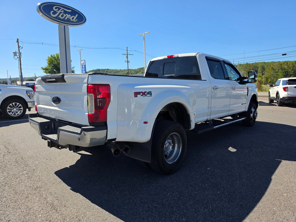 Used 2019 Ford Super Duty F-350 DRW LARIAT Truck Crew Cab