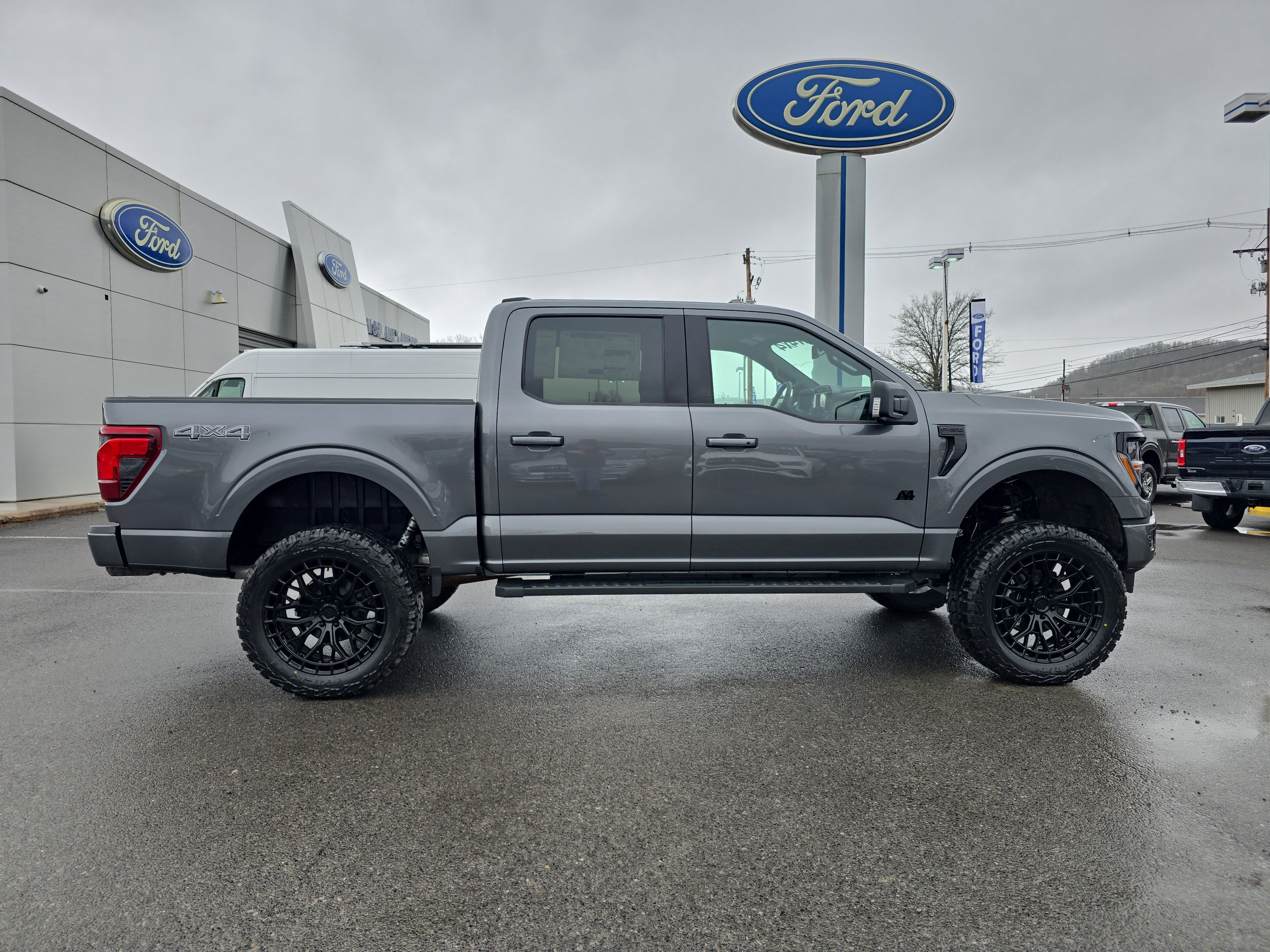 2026 Ford F-150 XLT - Photo 2