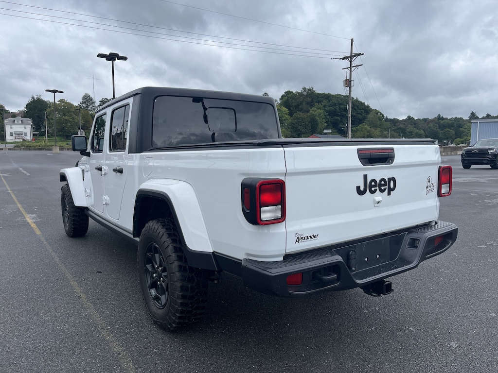 Used 2022 Jeep Gladiator Willys Truck Crew Cab