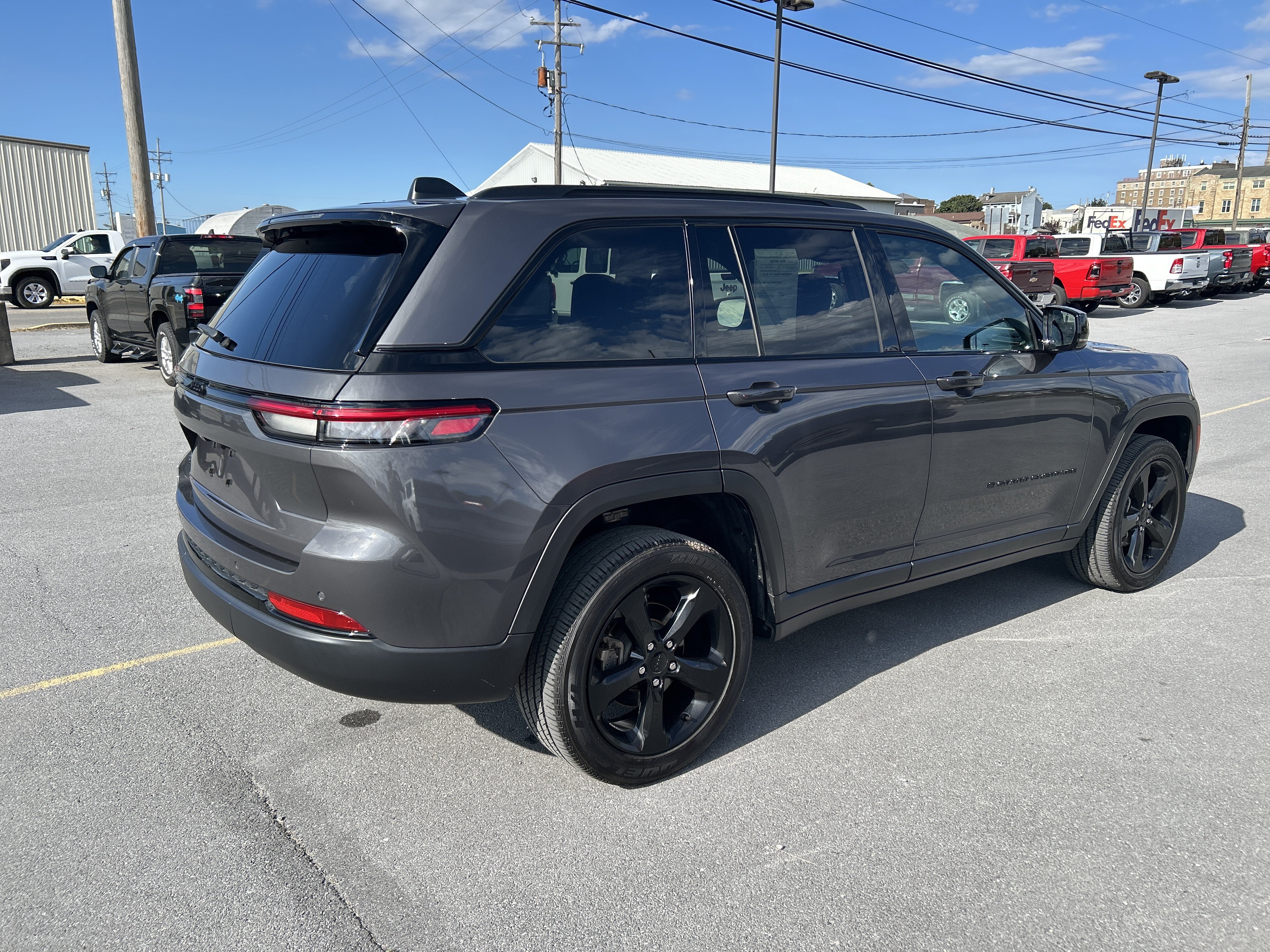Used 2023 Jeep Grand Cherokee Altitude SUV