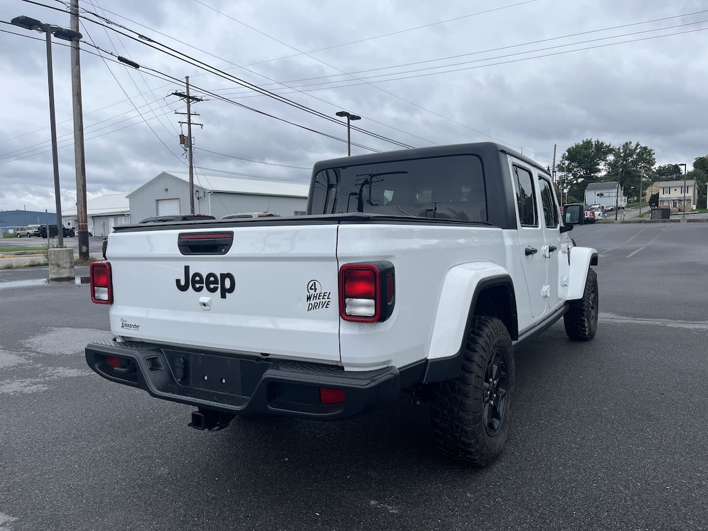Used 2022 Jeep Gladiator Willys Truck Crew Cab