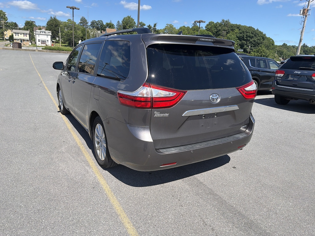 Used 2017 Toyota Sienna XLE Auto Access Seat Van