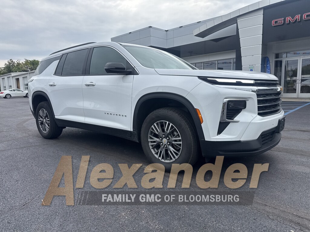 Used 2025 Chevrolet Traverse LT SUV