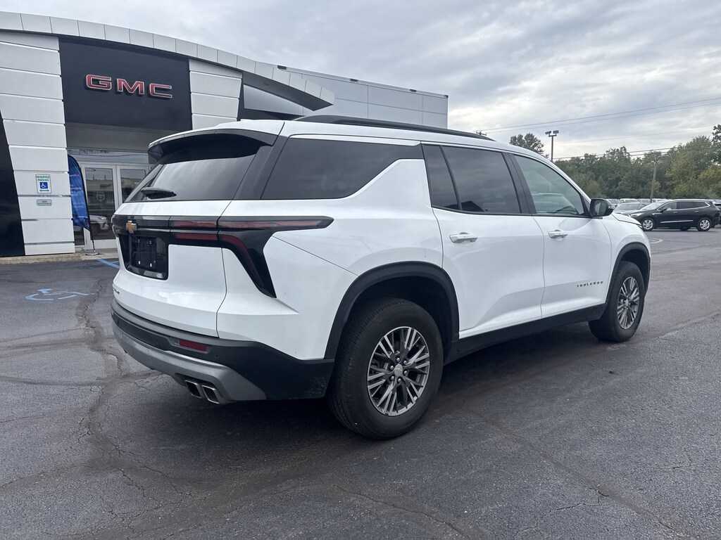 Used 2025 Chevrolet Traverse LT SUV