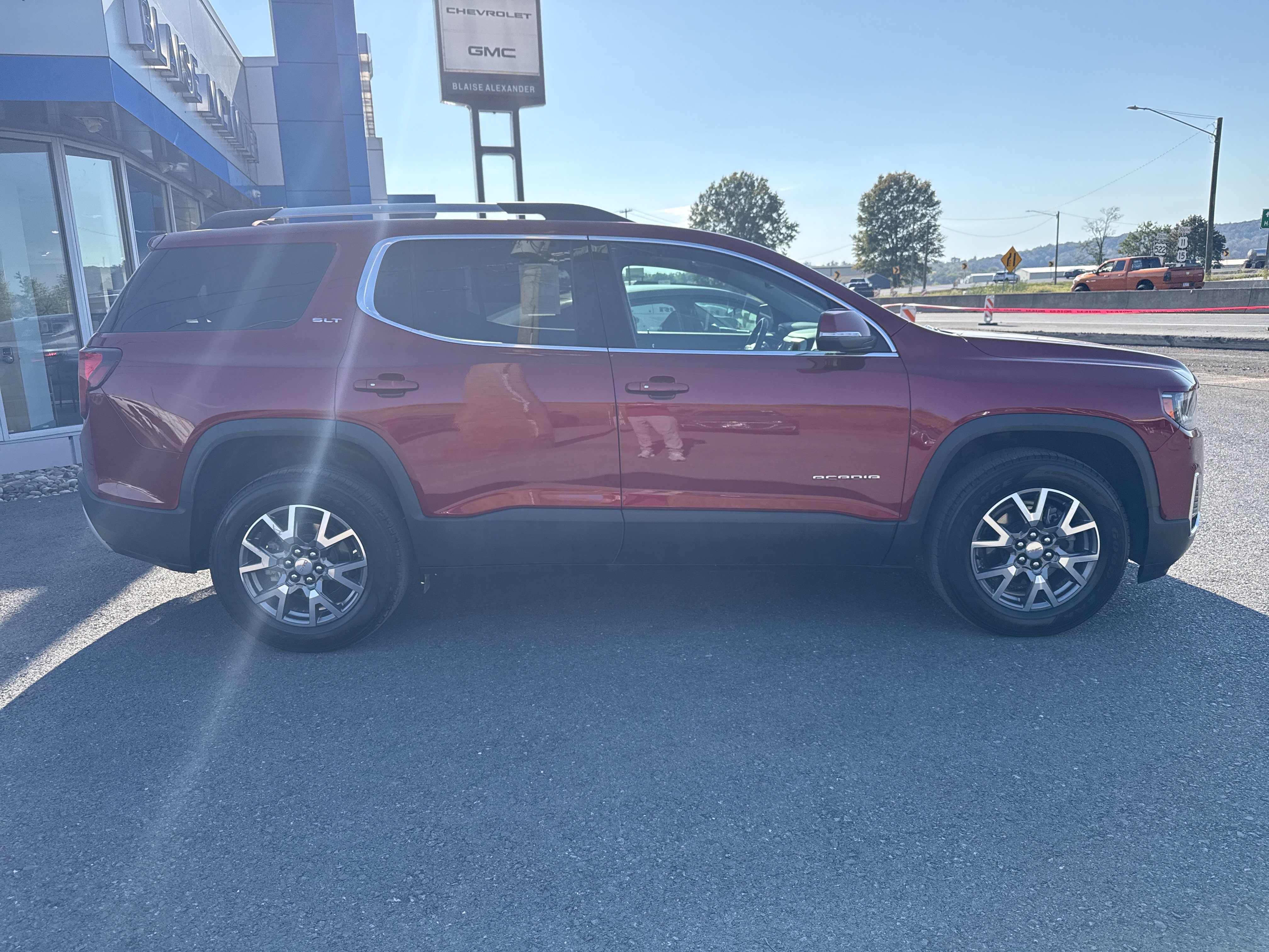 Used 2023 GMC Acadia SLT SUV