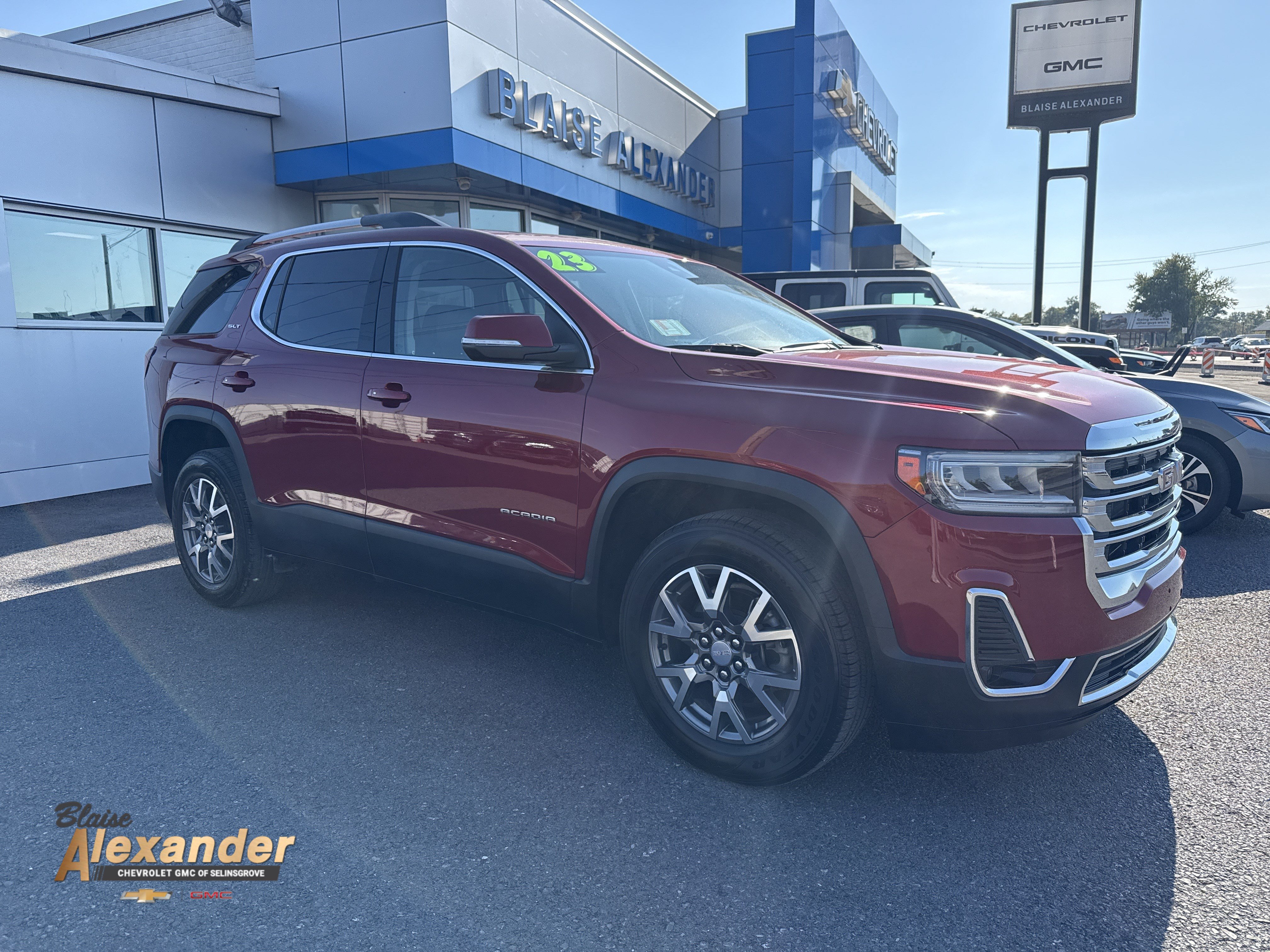 Used 2023 GMC Acadia SLT SUV
