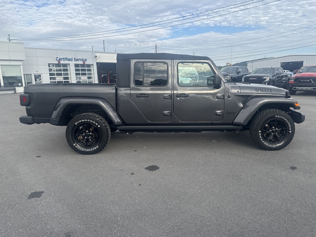 Used 2022 Jeep Gladiator Sport Truck Crew Cab