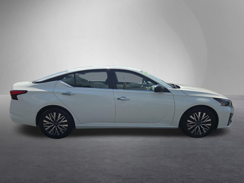 Used 2025 Nissan Altima SV Sedan