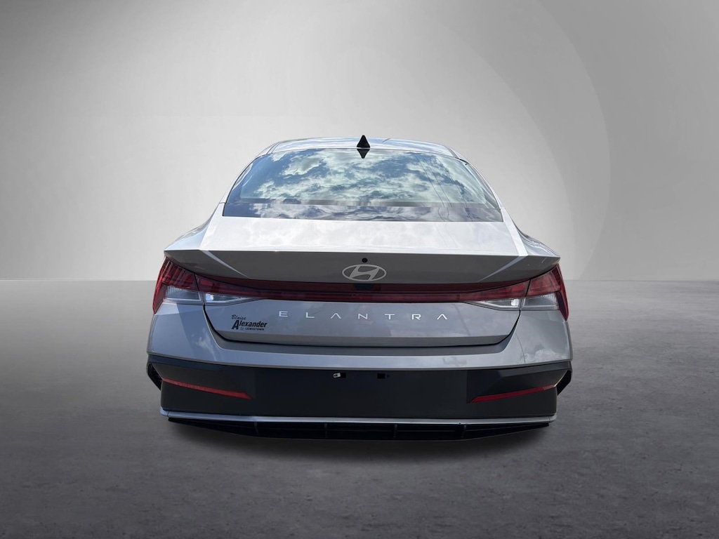 Used 2025 Hyundai Elantra SEL Convenience Sedan