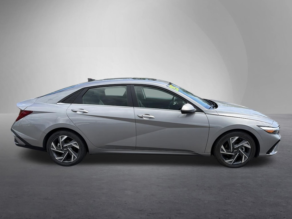 Used 2025 Hyundai Elantra SEL Convenience Sedan