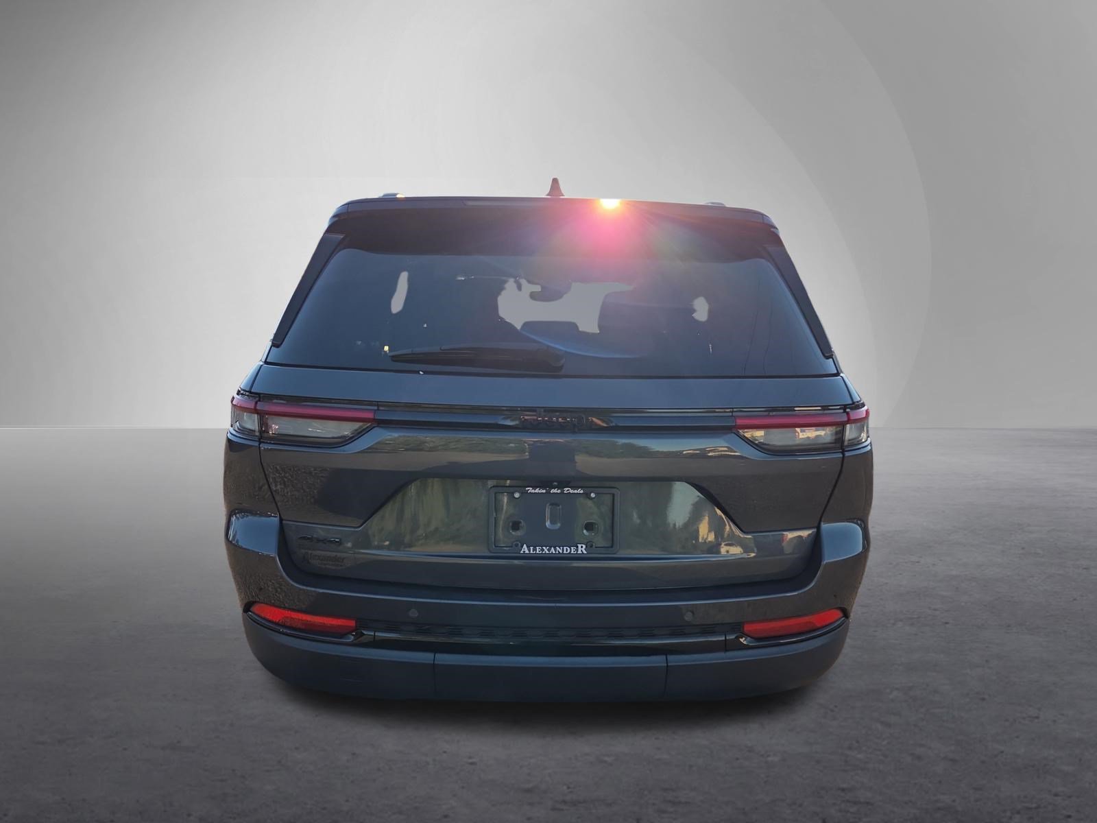 Used 2023 Jeep Grand Cherokee Laredo SUV