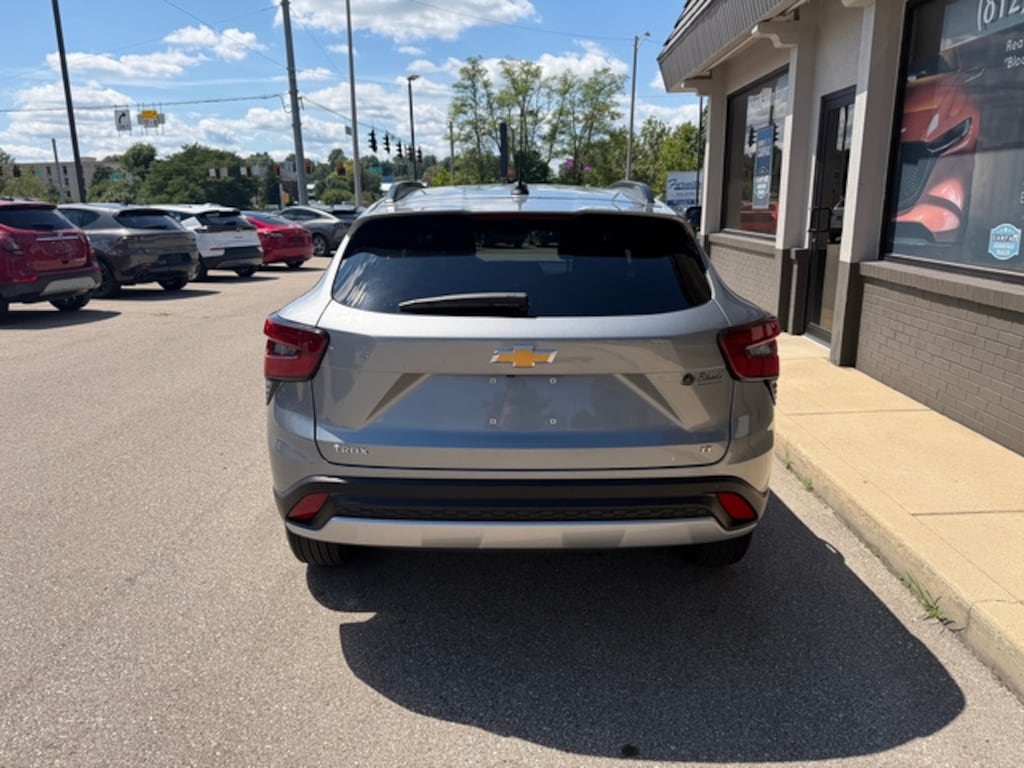 Used 2025 Chevrolet Trax LT SUV