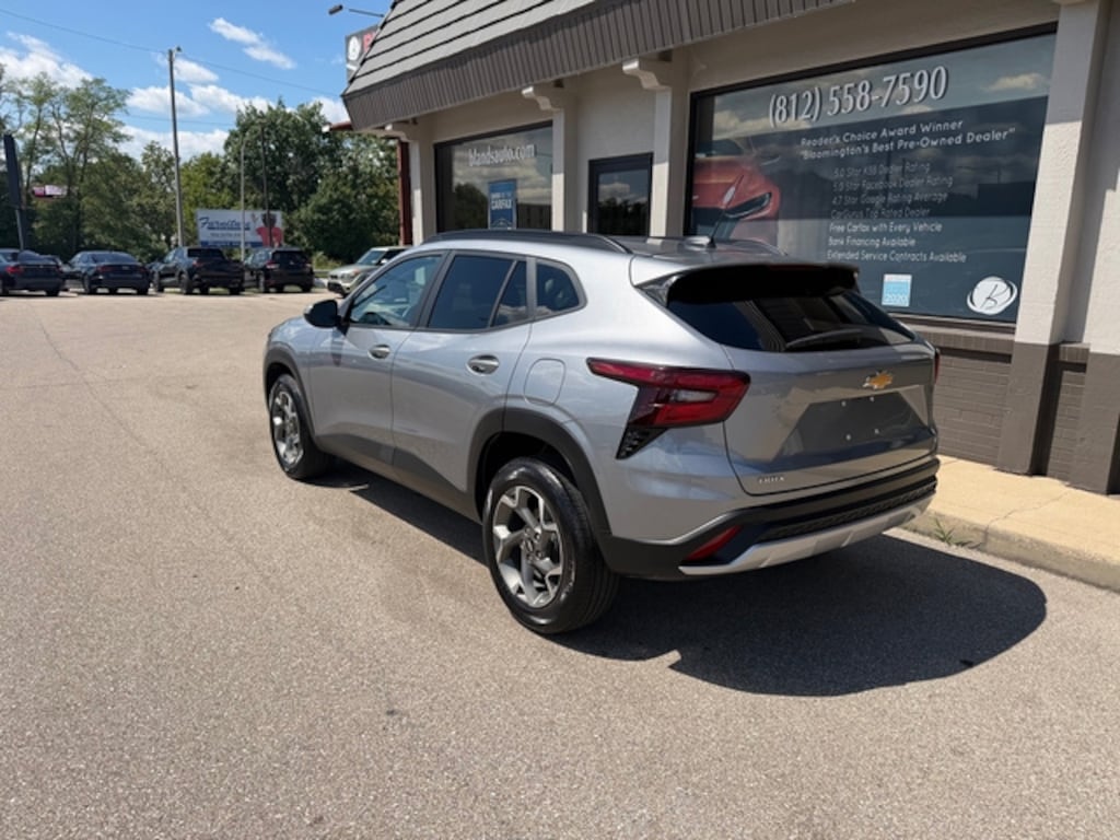 Used 2025 Chevrolet Trax LT SUV