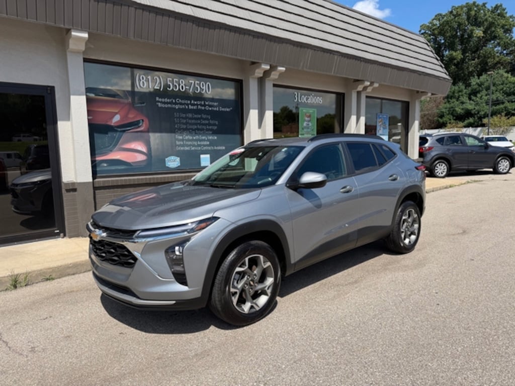 Used 2025 Chevrolet Trax LT SUV