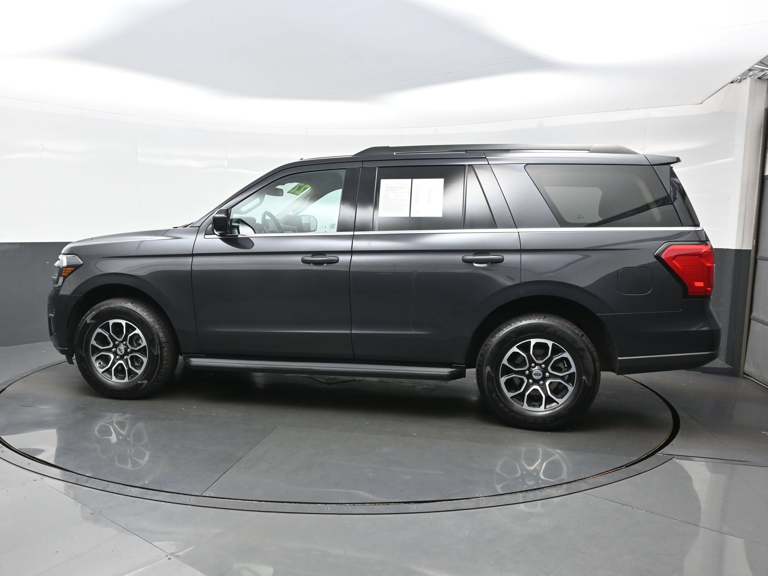 Used 2022 Ford Expedition XLT SUV
