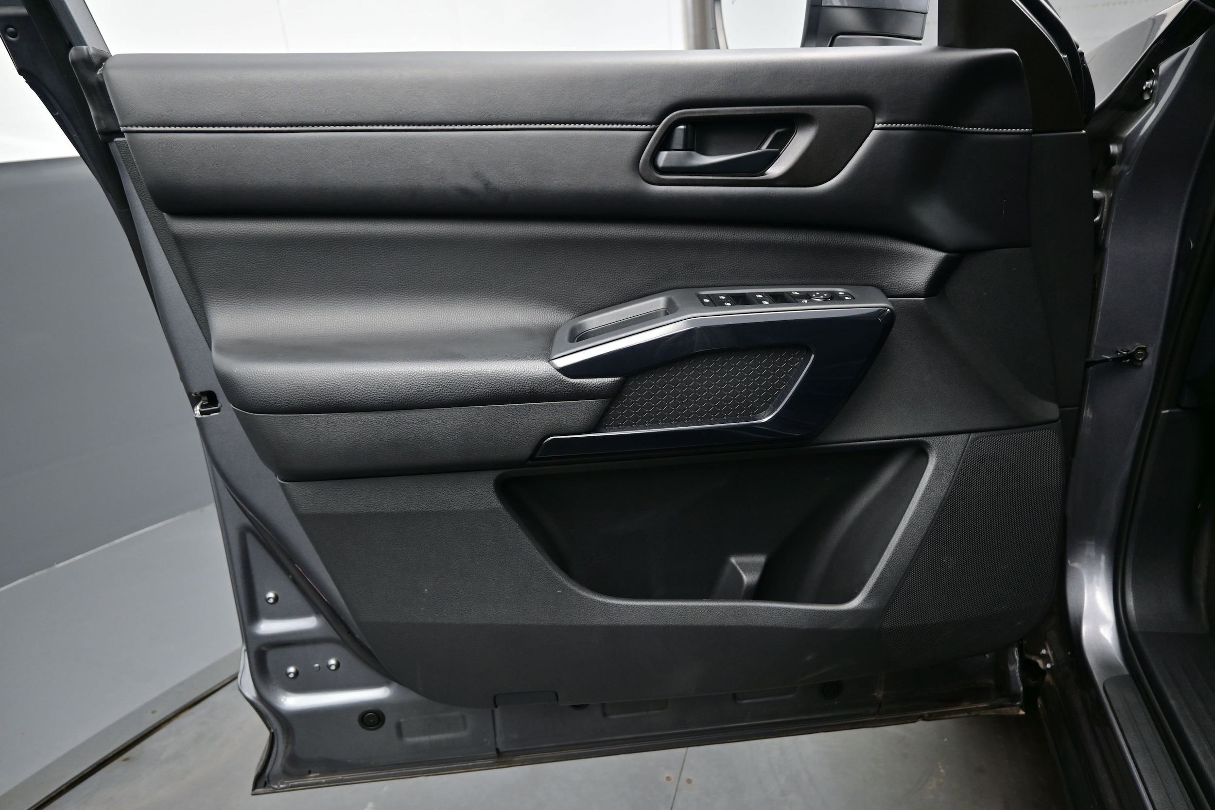 2023 Nissan Pathfinder SV - Photo 9