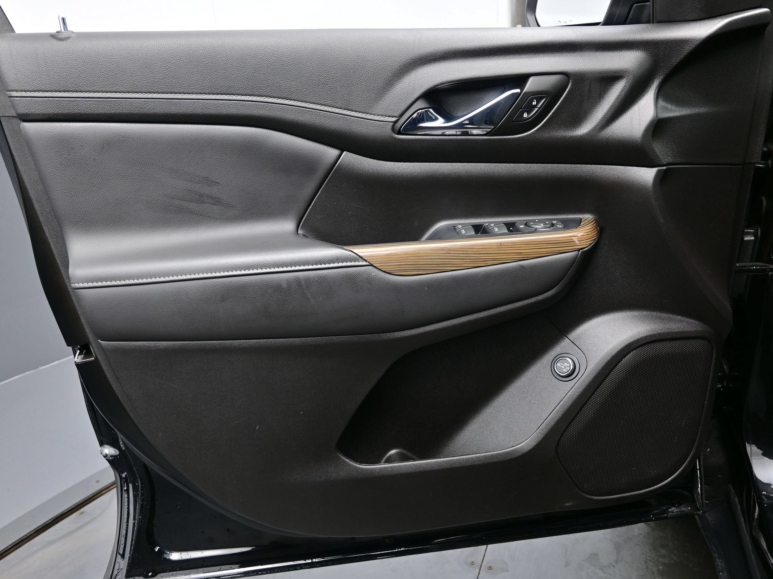 2022 GMC Acadia SLE - Photo 9